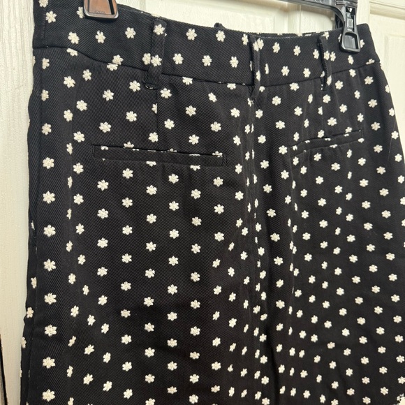 209wst38 Elegant Black and White Floral Mini Skirt - Picture 4 of 8